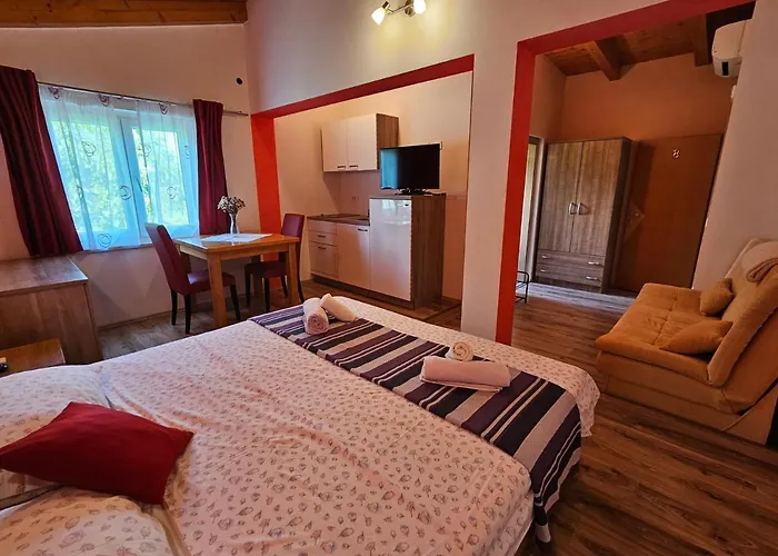 And Agroturist 로비니