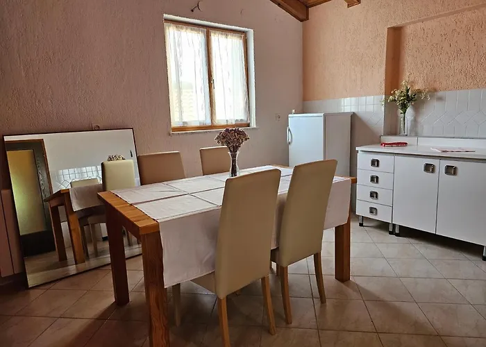 And Agroturist 로비니